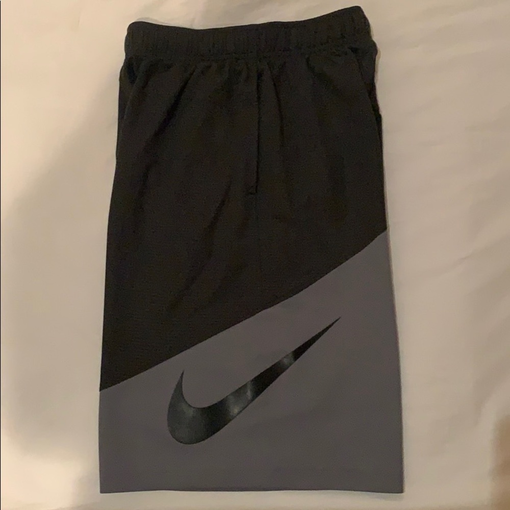 BOYS NIKE BASKETBALL DRI-FIT SHORTS- MINT! - Picture 2 of 9